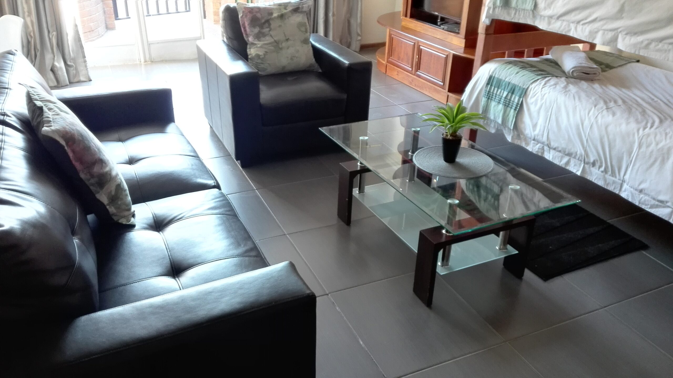 Unit 1: Palm - Spacious Family Unit - Sleeps 4 - Image 4