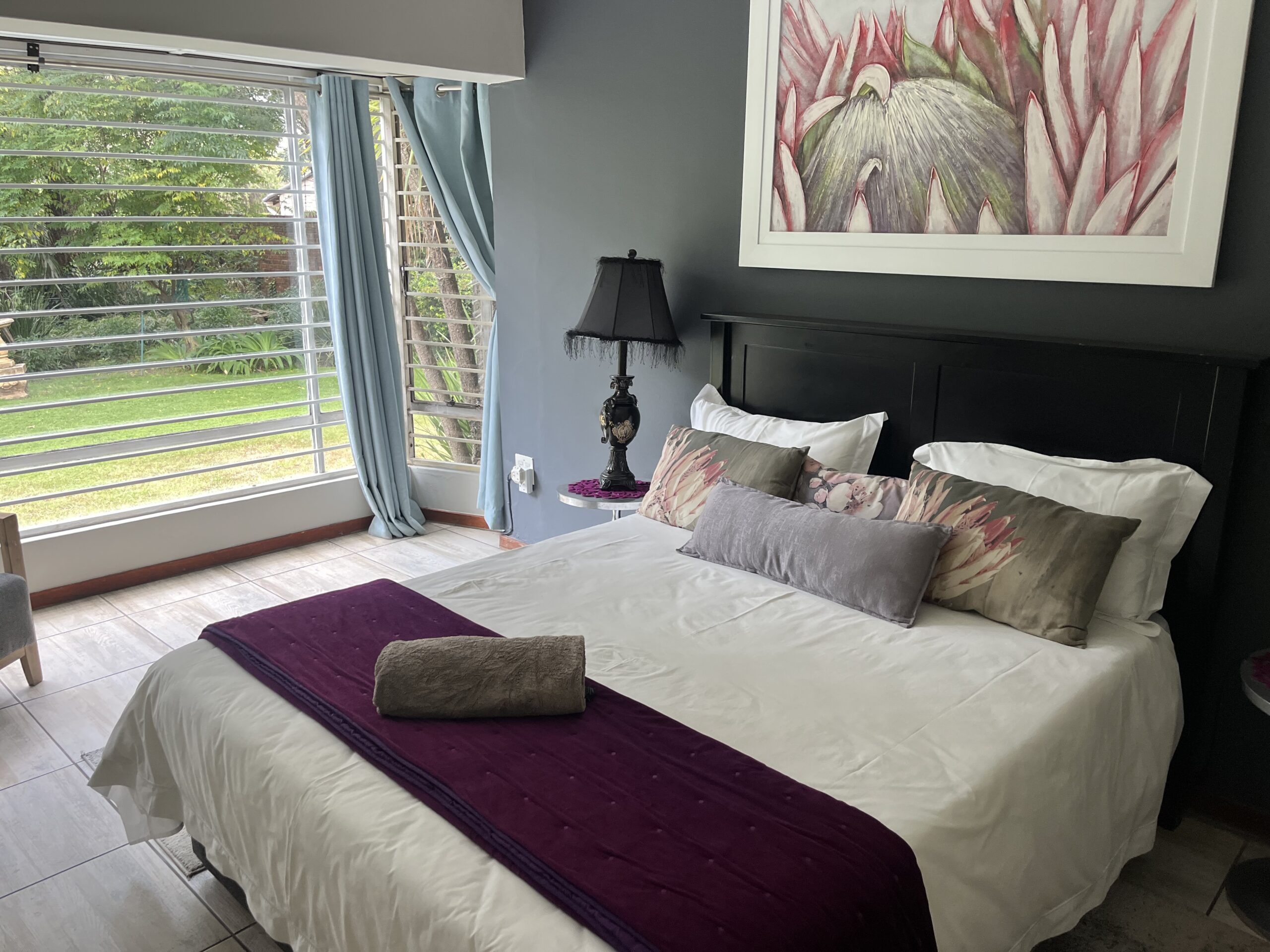 Unit 5: Violet - Luxury Large 2 Bedroom Unit - Sleeps 4