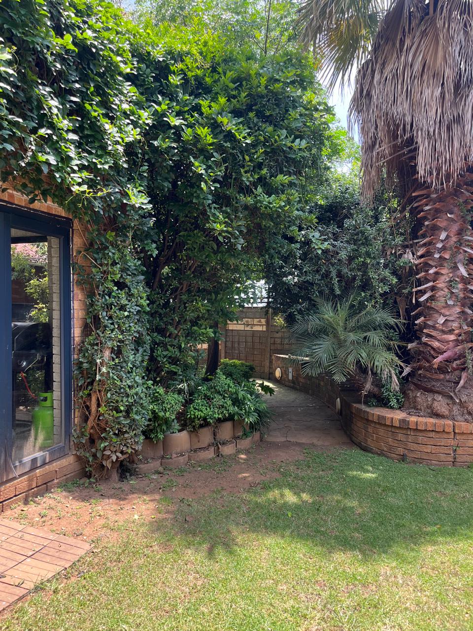 Unit 5: Violet - Luxury Large 2 Bedroom Unit - Sleeps 4 - Image 2